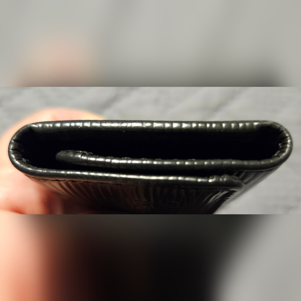 LOUIS VUITTON - PRISTINE LV EPI KEY CASE - Picture 10 of 16